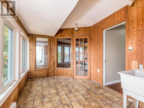 Solarium with stairs to family room. - 2298 Bowman Road, Ottawa, ON 