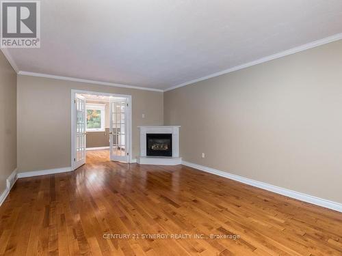 Spacious Living room with gas fireplace. - 2298 Bowman Road, Ottawa, ON 