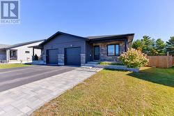 59 NOBLE CRESCENT Petawawa, ON K8H 0G1