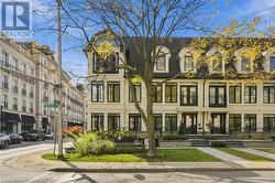 305 RANDALL STREET Oakville, ON L6J 6B4