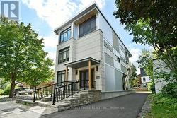 10 CHESTNUT STREET  Ottawa, ON K1S 0Z8