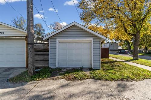 709 Walker Ave, Winnipeg, MB 