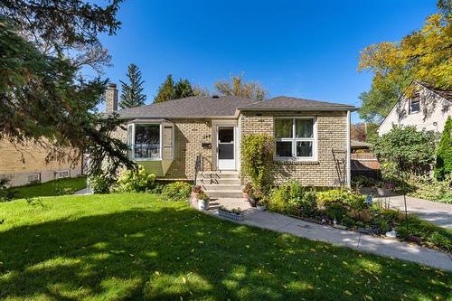 384 Scotia ST  Winnipeg, MB R2V 1W9