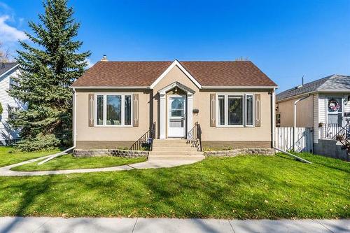 467 Matheson AVE  Winnipeg, MB R2W 0E1