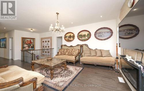 2 CLIFF THOMPSON COURT , Georgina, Ontario L0E 1R0 5
