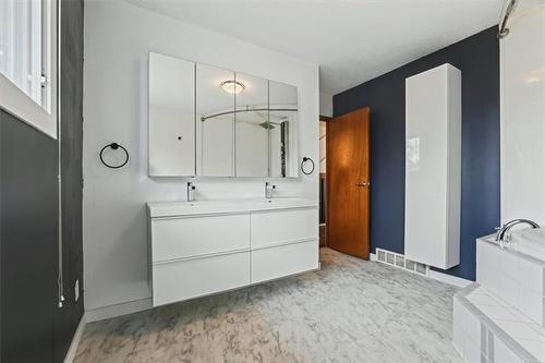 607 Martin Ave, Winnipeg, MB 