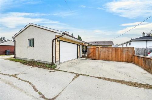 607 Martin Ave, Winnipeg, MB 