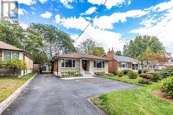 89 HARMONY ROAD N Oshawa, ON L1G 6L1