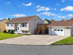 44 Lovat Crescent  New Glasgow, NS B2H 0B2