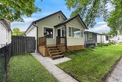 117 Ralph Avenue W  Winnipeg, MB R2C 2E3