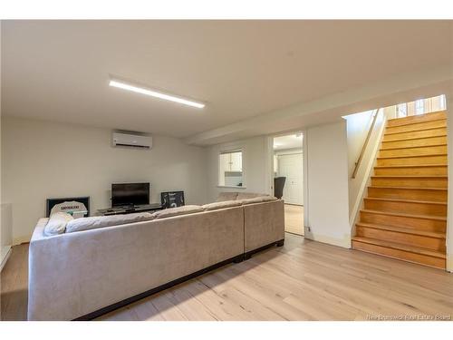 215 Kimble Dr, Fredericton, NB 
