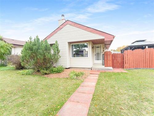 74 Blairmore Gardens ST  Winnipeg, MB R2C 4X1