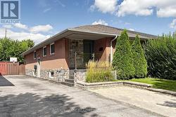1577 SANDGATE CRESCENT  Mississauga, ON L5J 2E3