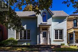 33 PALMERSTON AVENUE Brantford, ON N3T 4L1