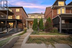 1642 DUFFERIN STREET Toronto, ON M6H 3L8