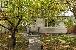 407 11 Street NE  Calgary, AB T2E 4N5