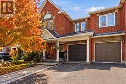 64 COLLINGTON STREET  Ottawa, ON K2G 6X3