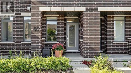 80 TROON AVENUE  Vaughan, ON L6A 4Z1