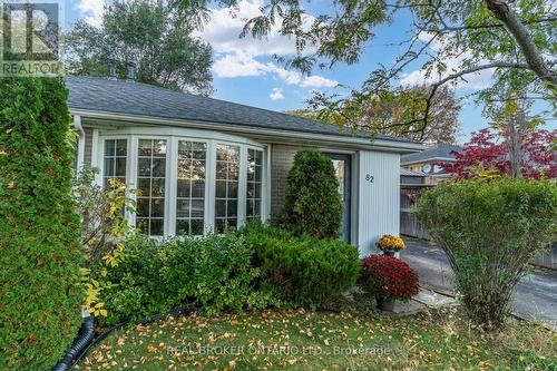 82 TECUMSEH DRIVE  Aurora, ON L4G 2X4