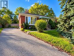 MAIN FLOOR - 72 MONKSWOOD CRESCENT Newmarket, ON L3Y 2K1