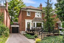 27 BERNEY CRESCENT Toronto, ON M4G 3G4