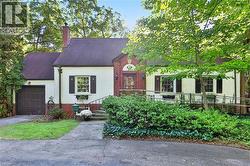 40 PINEWOOD Trail  Mississauga, ON L5G 2L1