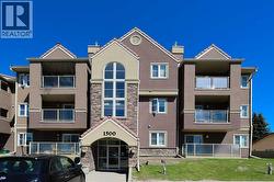 ., 1532 Edenwold Heights NW  Calgary, AB T3A 3V2