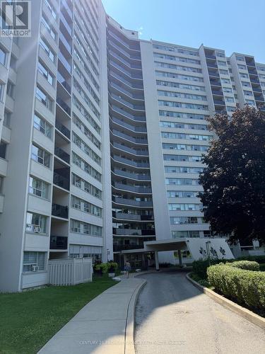 702 - 530 LOLITA GARDENS  Mississauga, ON L5A 2A8