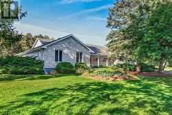 2 KARENDALE CRESCENT Hamilton, ON L8B 0Z6