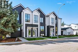 1905B 17 Street NW  Calgary, AB T2M 5B4