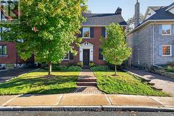 134 KENILWORTH STREET  Ottawa, ON K1Y 3Z5