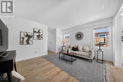24 Brookfield Crescent, Kitchener, ON 