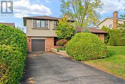 19 PARKLAND CRESCENT  Ottawa, ON K2H 5V3