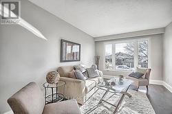 MAIN FL - 167 SEPTONNE AVENUE Newmarket, ON L3Y 2W4