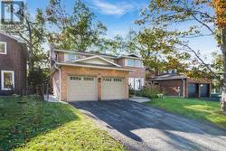 61 OAKRIDGE DRIVE Barrie, ON L4N 5N6