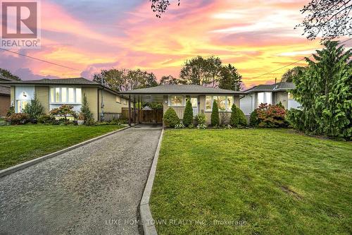 61 KEEWATIN STREET S  Oshawa, ON L1H 6Z2