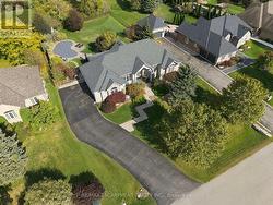 14 GAVIN DRIVE Hamilton, ON L8B 0Z2