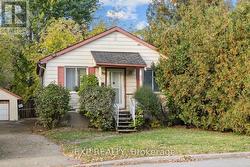 137 GLYNN AVENUE  Ottawa, ON K1K 1S5