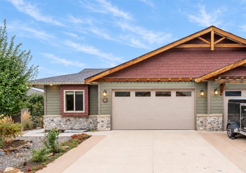 32-2444 York Avenue  Armstrong, BC V4Y 0Y3