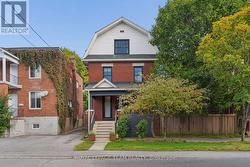117 FAIRMONT AVENUE  Ottawa, ON K1Y 1X7