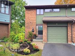 9 GINGRAS COURT  Ottawa, ON K2K 1B8