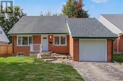 18 ROBERTSFIELD CRESCENT Toronto, ON M1R 2X2