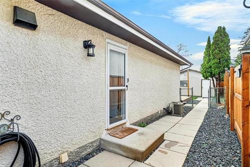 342 Springfield Rd, Winnipeg, MB 