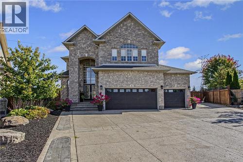 4 PLAYFAIR Court  Ancaster, ON L9K 1R6