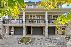 202 DALKEITH PRIVATE  Ottawa, ON K1Y 2H7