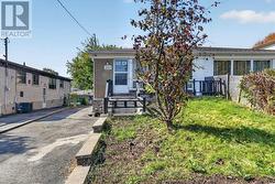 210 LINDEN AVENUE  Toronto, ON M1K 3H8