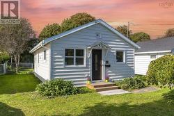 7 Osborne Avenue  Dartmouth, NS B2W 1H7
