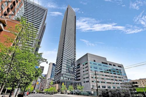 204 - 832 BAY STREET  Toronto, ON M5S 1Z6