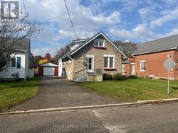 582 12TH AVE AVENUE N  Hanover, ON N4N 2V6