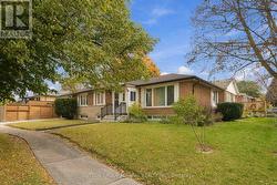 11 SUMMERGLADE DRIVE  Toronto, ON M1S 1W8